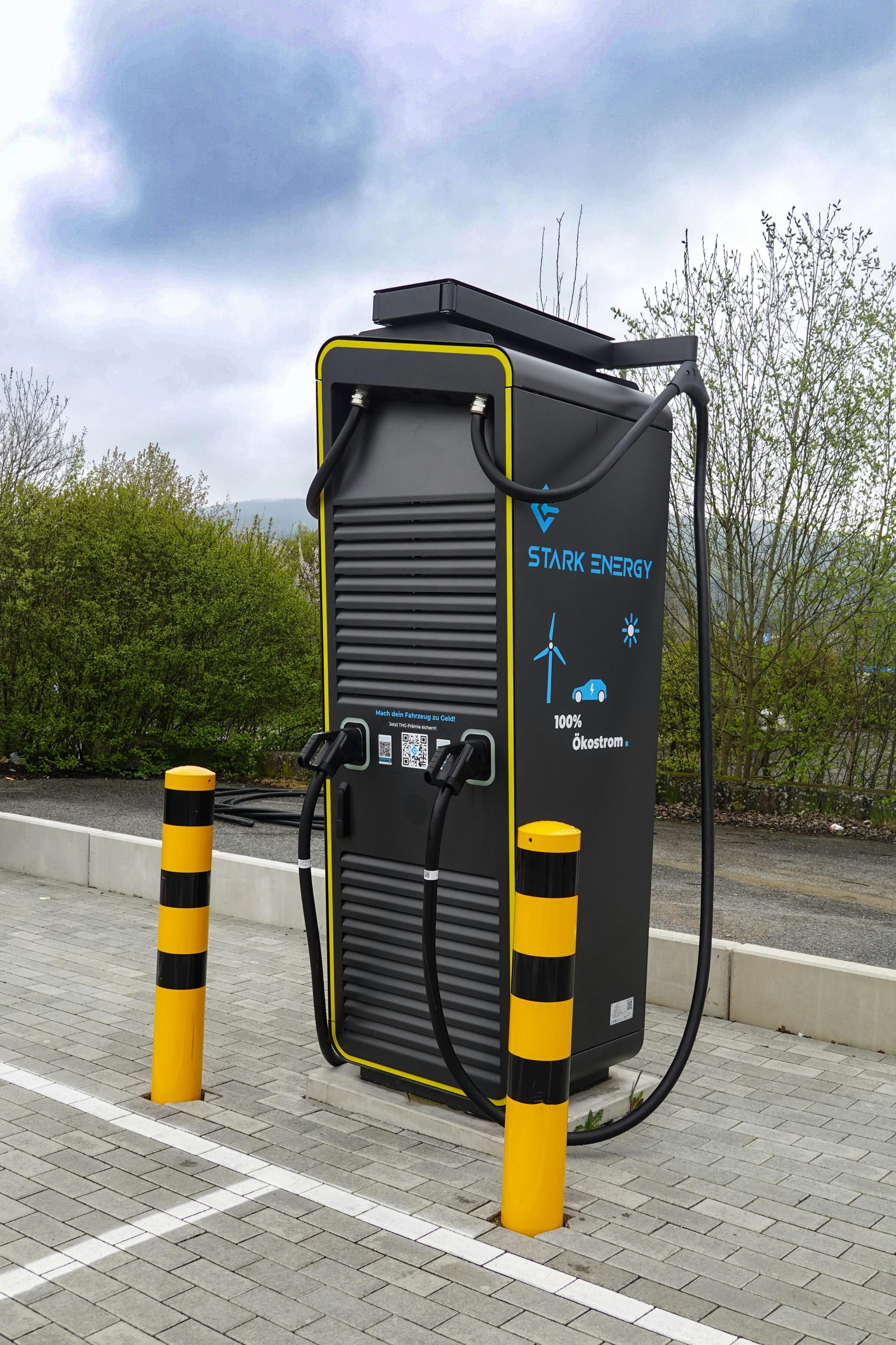 charging station terdekat di jalan raya